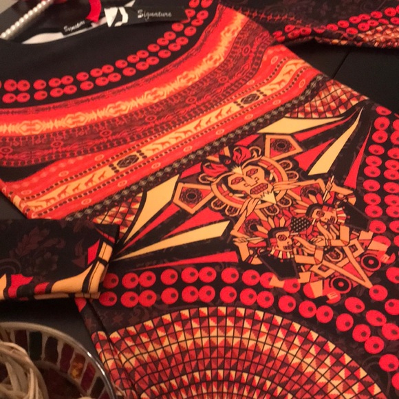 Signature Body-con Dress - Picture 3 of 4